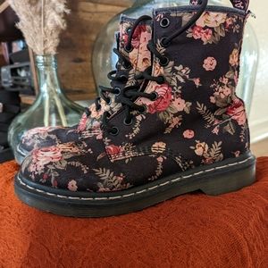 Doc Martens 1460 Victorian Flower boot size 7